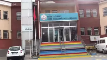 Kendisi Gibi Görme Engellilere 'Işık' Olmaya Çalışıyor