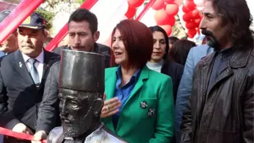 Öğretmenler Günü'nde Atatürk'ün Öğretmeni Şemsi Efendi'nin Heykeli Açıldı