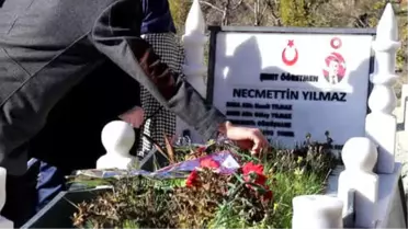 Şehit Öğretmen Necmettin Yılmaz'ın Mezarına Öğretmenler Günü'nde Ziyaretçi Akını