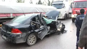 Servisi Kaçıran Çocukları Okula Götürürken Tır'a Çarptı: 2 Ölü, 2 Yaralı