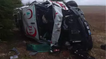 Ambulans Şarampole Devrildi; Şoför ile 2 Sağlık Görevlisi Yaralı
