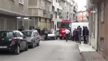 Araçlar Yüzünden Sokağa Giremeyen İtfaiye Ekipleri Yürüyerek Yangın Yerine Gitti