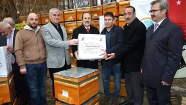 Arı Yetiştiricilerine 3 Bin 200 Organik Kovan ve Mum Desteği