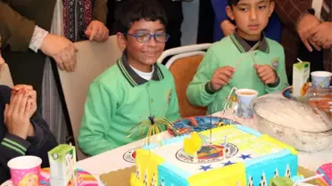 Dışarı Çıkamayan Enes'e Evde Doğum Günü Sürprizi