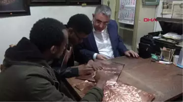 Sivas Afrikalı Öğrenciler, Sivas'ta Kabartma Sanatını Öğreniyor