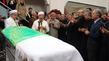 Köksal Toptan Annesini Son Yolculuğuna Uğurladı