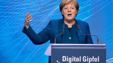 Forbes Merkel'i En Güçlü Kadın Seçti