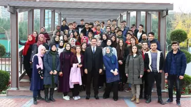 Liseli Öğrencilere Projeler Anlatıldı