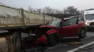 Otomobil Tıra Çarptı; 3 Yaralı