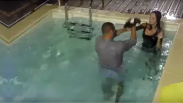 Rusya'daki Yarışma Programına Şiddet Görüntüleri Damga Vurdu! Sevgilisini Tekme Tokat Dövdü