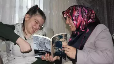 Fiziksel ve Konuşma Engelli Büşra Tek Parmağı ile Kitap Yazdı