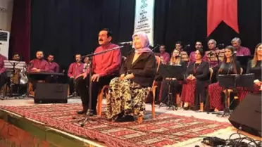 85 Yaşındaki Hatice Ninenin Türküsü Ayakta Alkışlandı
