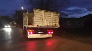 Kamyonun Açılan Arka Kapağının Çarptığı Ayşenur Yaralandı