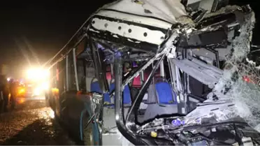 Diyarbakır'da Yolcu Otobüsü ile Kamyon Çarpıştı: Çok Sayıda Ölü ve Yaralı Var