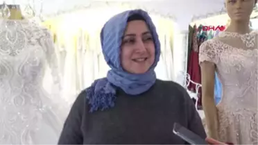 Bursa Çatıya Konulan Gelinlikli Cansız Manken İlgi Çekiyor