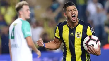 Benzia Hayal Kırıklığı Yarattı, Fenerbahçe Giuliano'yu Mumla Arıyor