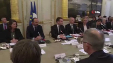 Macron, Sarı Yelekliler ile Aynı Masada