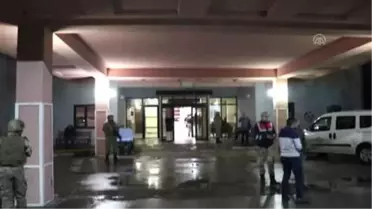 Eşi ve Oğlunu Öldüren Baba Yakalanacağını Anlayınca Kendisini Yaraladı