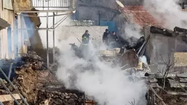 Isparta'da Yangın: 3 Ev, 2 Traktör Kullanılmaz Hale Geldi