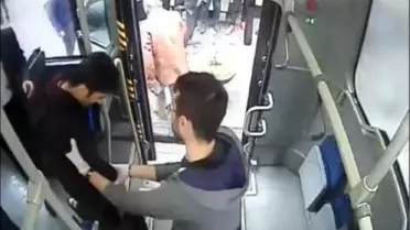 Şoför, Otobüste Rahatsızlanan Yolcuyu Hastaneye Götürdü