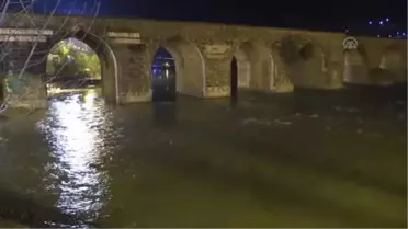 Dicle Barajı'nın Kapaklarından Biri Yağış Nedeniyle Koptu