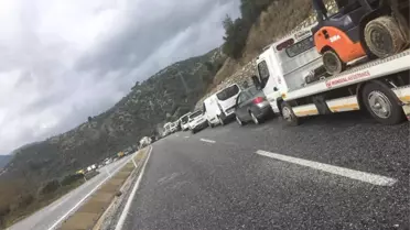 Islak Zeminde Kayan Tır Duvara Çarptı: 1 Yaralı