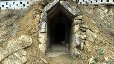 2 Bin 500 Yıllık Roma Dönemi Mezar Odaları Talan Ediliyor
