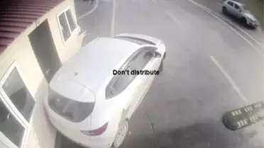 Islak Zeminden Kayan Otomobil, Hgs İşlemlerinin Yapıldığı Kulübeye Çarptı