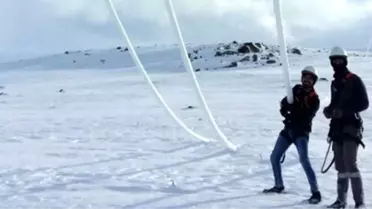 Doğu Anadolu'nun Kar Kaplanları, Köyleri Elektriksiz Bırakmamak İçin Ölüme Meydan Okuyor