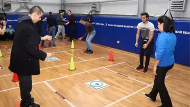 Üniversiteli Abla ve Abileriyle Hemsball Oynadılar
