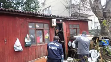 Evden Kamyonlar Dolusu Çöp Çıktı