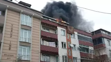 Sultangazi'de Sobadan Çıkan Alevler Çatıyı Yaktı