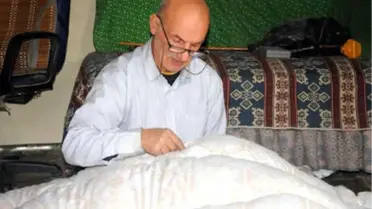 48 Yıldır İğne ile 'Yün Yorgan' Dikiyor
