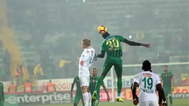 Akhisarspor ile Konyaspor Berabere Kaldı