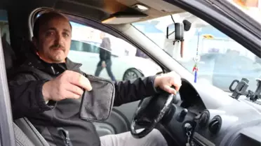Altın Kalpli Taksici Unutulan Altınları Polise Teslim Etti