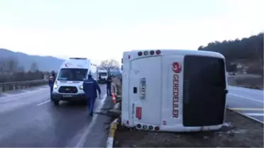 Midibüs Devrildi: 10 Yaralı