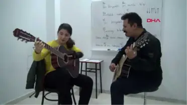 Denizli Sol Eli Olmayan Nuriye, Gitar Çalarak Konser Verecek