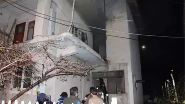 İtfaiye Alevlere Duvarı Kırarak Ulaştı