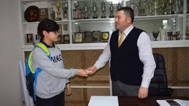 Ortaokul Öğrencisi Bulduğu Parayı Teslim Etti
