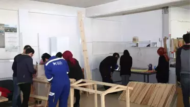 Üniversite Öğrencilerinden Sokak Hayvanlarına Sıcak Dokunuş