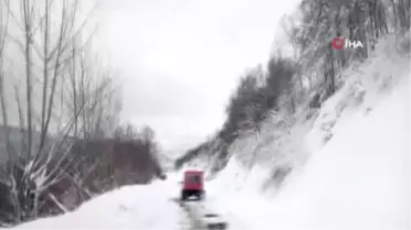 Kar Yolları Kapadı, Hasta Paletli Araçla Kurtarıldı