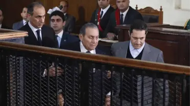 Mursi ve Mübarek Mahkemede Yüz Yüze Geldi