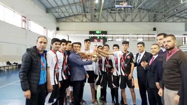 Besni Fen Lisesi Voleybolda İl Üçüncüsü Oldu