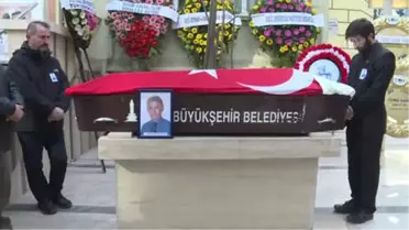Kamyonun Altında Kalan Profesör Toprağa Verildi