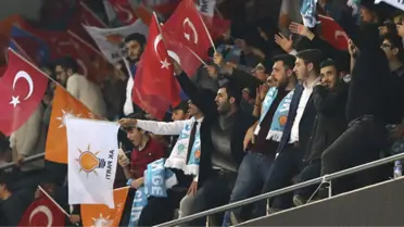 AK Parti'de Gözden Çıkarılan Mevcut Başkan Mustafa Tuna İçin Salonda Sloganlar Atıldı