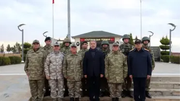 Bakan Akar, Yılbaşı Gecesinde Suriye Sınırında