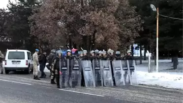 Çin'i Protesto İçin İstanbul'dan Ankara'ya Yürüyen Gruba Jandarma Engeli