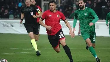 Gençlerbirliği'nde Oynayan Alper Uludağ'ın Mert Nobre Taklidi Futbolcuları Kırdı Geçirdi