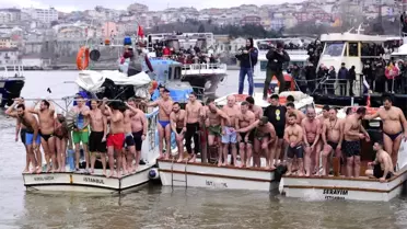 Haliç'te Geleneksel Haç Çıkarma Töreni Yapıldı