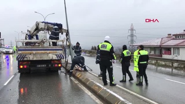 Sakarya Kazada Kapısı Açılan Araçtan Düşüp Öldü